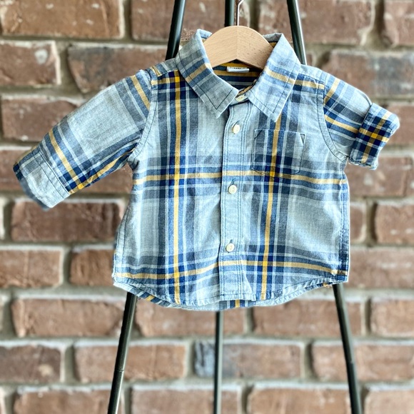 0-3M Like New! Gap Grey Plaid Button-down Shirt - Picture 3 of 3